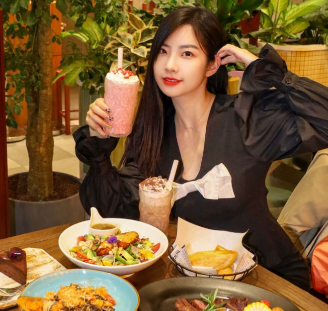 k8凯发，网红探店说实话称牛排硬的像鞋底随后被餐厅起诉要求赔偿158W